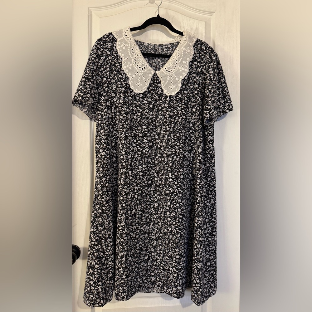 SHEIN Curve Black Floral Dress with White Lace Collar